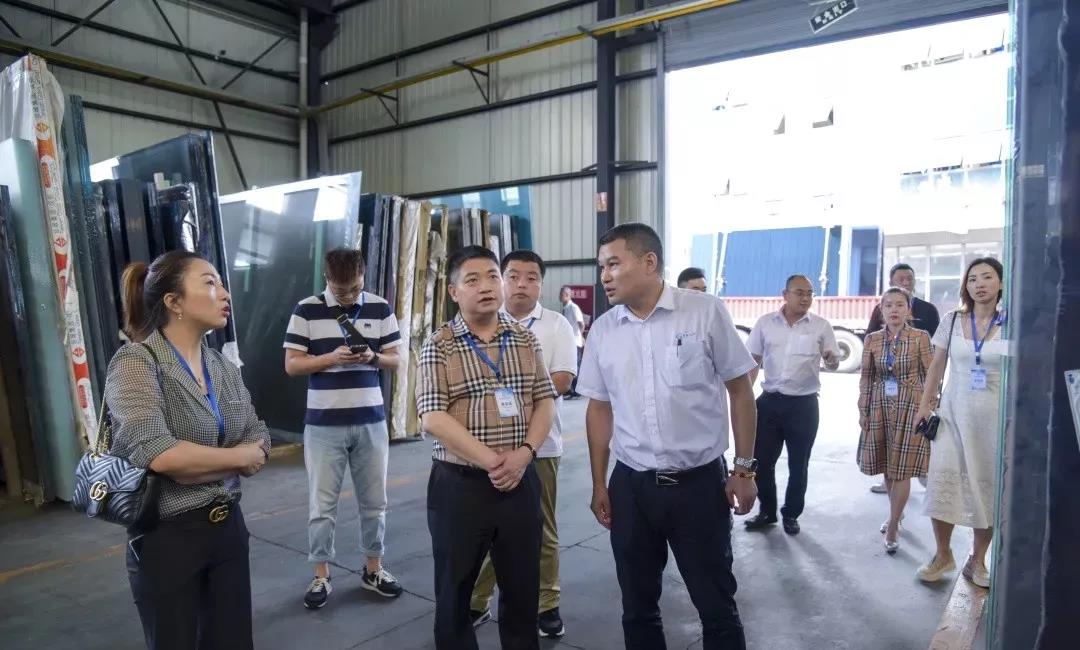 Sichuan and Chengdu Door and Window Industry Association visiting Xionggang Glass production base Sichuan and Chengdu Door and Window Industry Association visiting Xionggang Glass production base